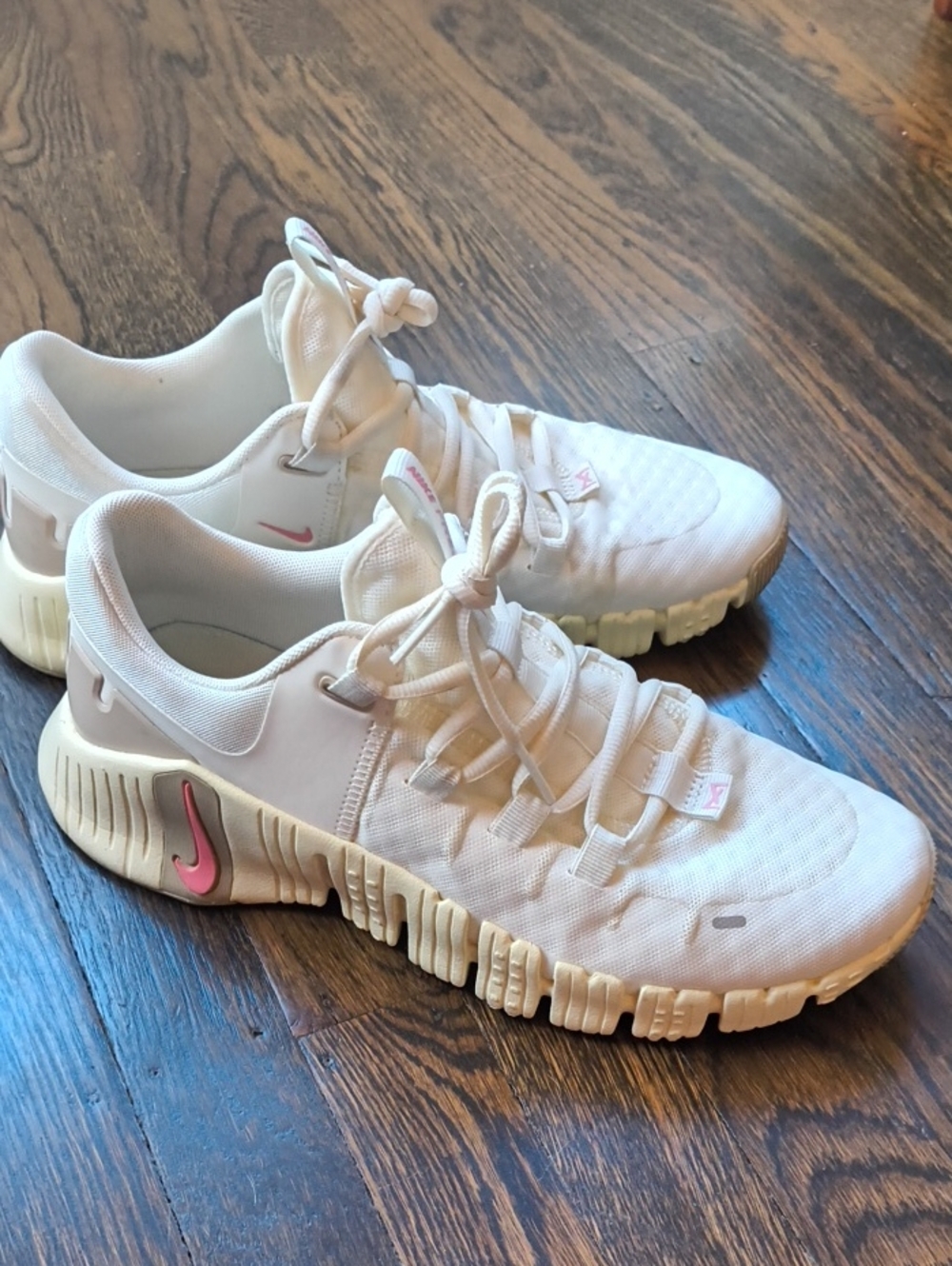 Nike Free Metcon 5 in Sail Sanddrift Women Size 9